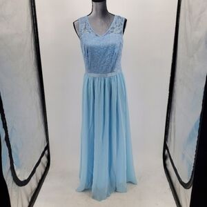 Dress Tells Sleeveless Lace and Chiffon Formal Gown Light Blue Size Large